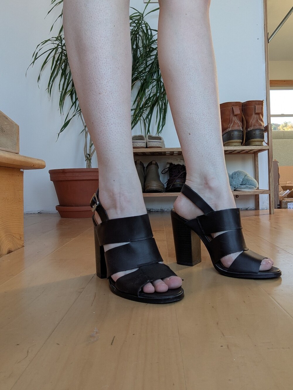 Urban Outfitters Black Strappy Leather Block Heel Sandals Size 6